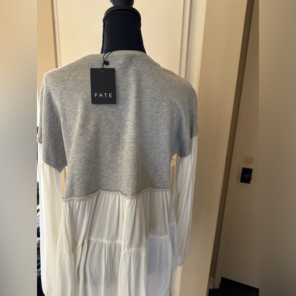 VICI Women’s sweater. Size small - Picture 2 of 2